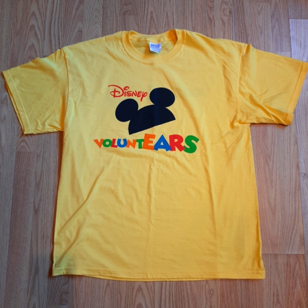 NWOT Disney Voluntears Graphic T-Shirt Unisex